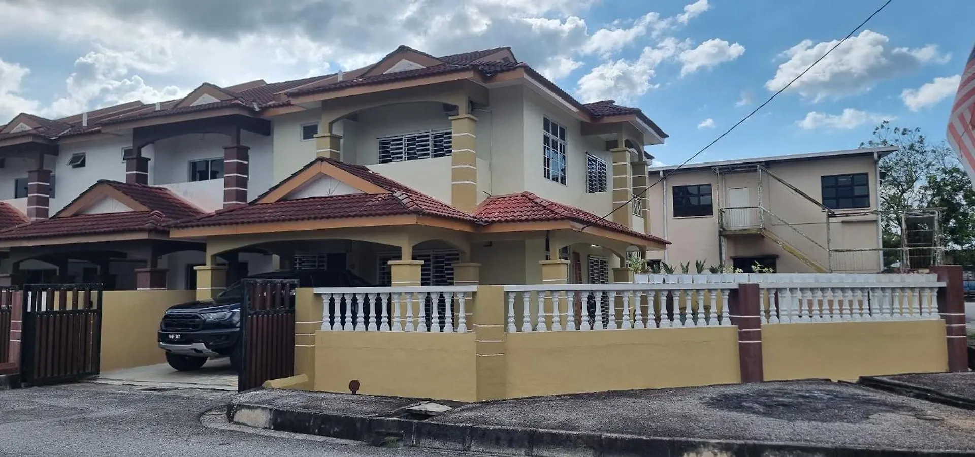 Επικοινωνία με το D\' Serdang Homestay Kepala Batas Penang